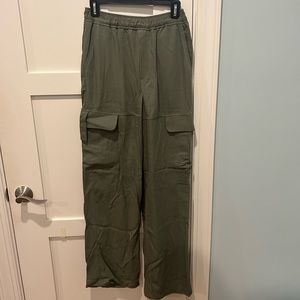 Zara green cargo pants; size: xs; never worn
